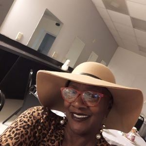 Meet your Posher, Phyllis